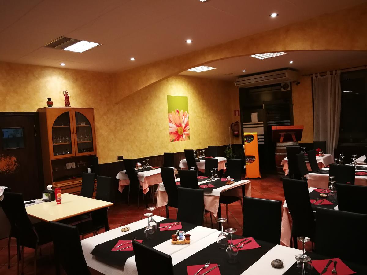 Hostal Escarla Aren ภายนอก รูปภาพ